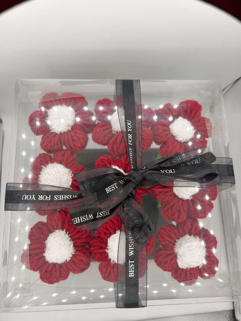 Red Daisy Handicraft Yarn Flower Bouquet (Set of 9) - Image 3